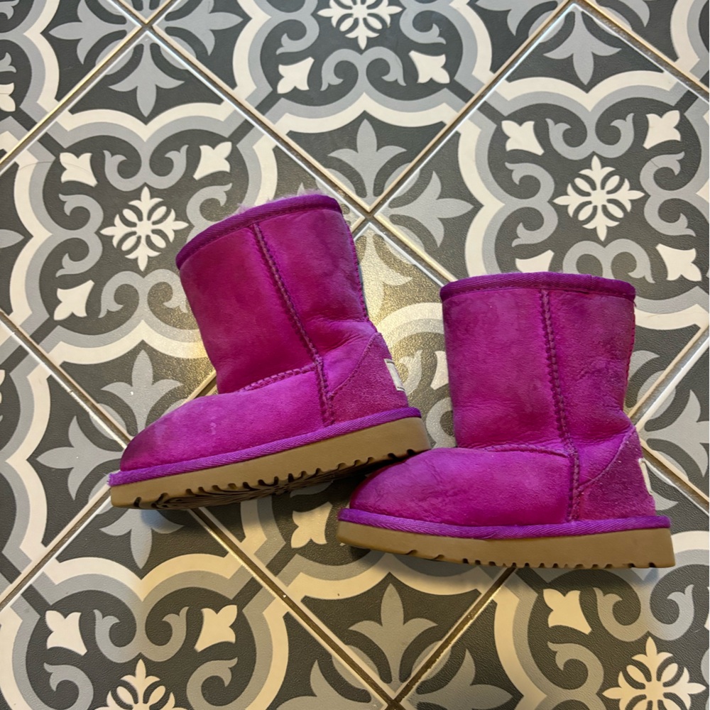 Size 7 toddler UGG boots